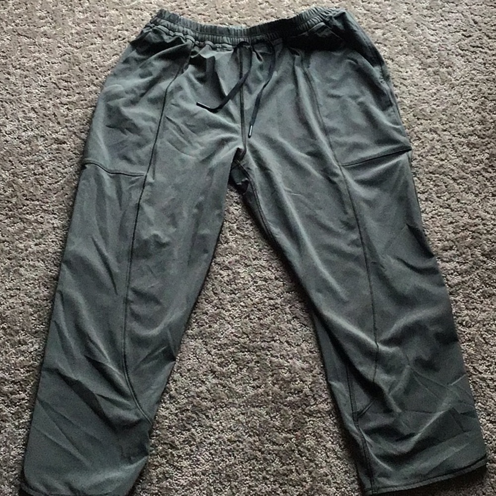 Lululemon capris